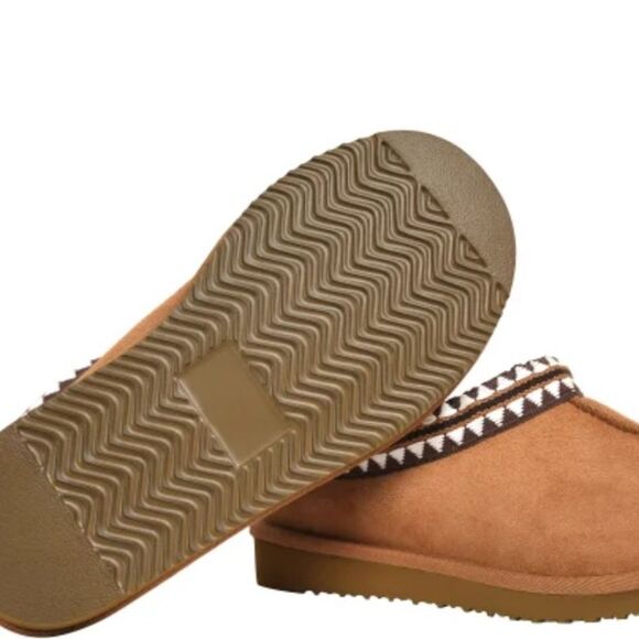 Kirkland Signature Unisex Shearling Slipper - Picture 4 of 4